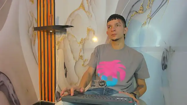 Straight Guy22 online show from December 21, 4:08 am