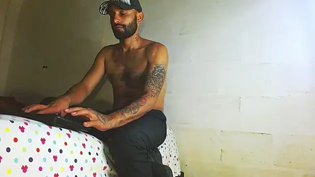 Snapshot of Alex_Flame_ chatting on May 14, 3:35 am Alex Flame online show from May 14, 3:35 am