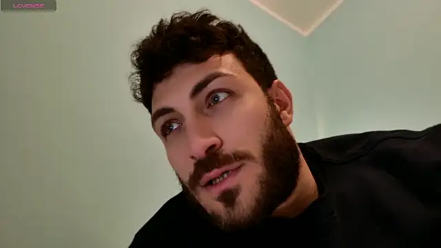 Snapshot of mark_ariete chatting on April 3, 7:34 pm mark ariete online show from April 3, 7:34 pm