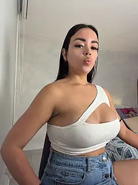 SamVega online show from May 24, 1:32 am
