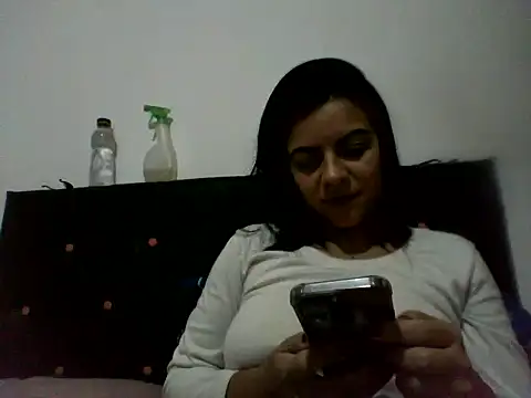 Snapshot of luluclark69 chatting on May 27, 2:19 am luluclark69 online show from May 27, 2:19 am