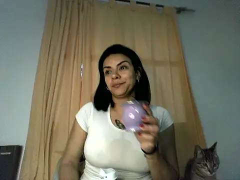 Snapshot of luluclark69 chatting on June 1, 11:34 am luluclark69 online show from June 1, 11:34 am