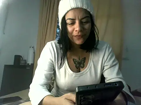 Snapshot of luluclark69 chatting on June 4, 11:38 am luluclark69 online show from June 4, 11:38 am