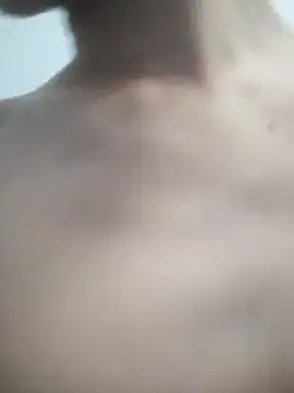 Snapshot of MSleepyyyy chatting on April 1, 4:02 am MSleepyyyy online show from April 1, 4:02 am