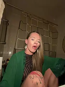 Snapshot of vinique99 chatting on February 3, 3:17 pm vinique99 online show from February 3, 3:17 pm