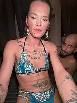 Snapshot of vinique99 chatting on February 14, 12:51 am vinique99 online show from February 14, 12:51 am