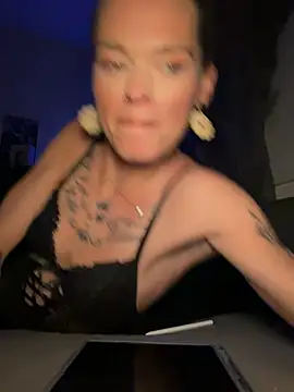 Snapshot of vinique99 chatting on February 17, 12:07 am vinique99 online show from February 17, 12:07 am