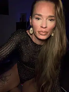 Snapshot of vinique99 chatting on February 18, 9:22 pm vinique99 online show from February 18, 9:22 pm