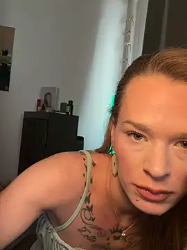 Snapshot of vinique99 chatting on February 19, 10:33 am vinique99 online show from February 19, 10:33 am