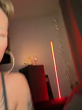 Snapshot of vinique99 chatting on February 19, 10:39 pm vinique99 online show from February 19, 10:39 pm