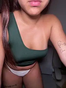 Snapshot of Zarahs_Blare1 chatting on May 31, 12:52 am Zarahs Blare1 online show from May 31, 12:52 am