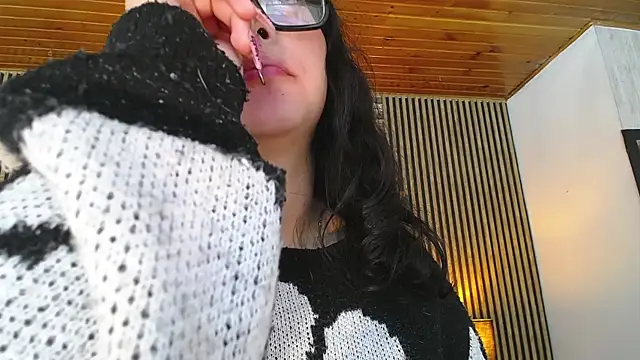 Snapshot of Amy_channel chatting on April 24, 1:13 pm Amy channel online show from April 24, 1:13 pm
