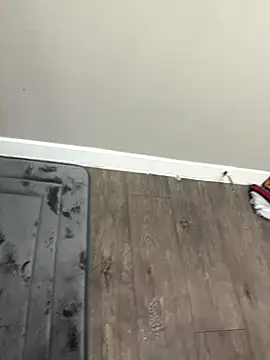 Snapshot of MrRedOne chatting on December 17, 5:46 am MrRedOne online show from December 17, 5:46 am