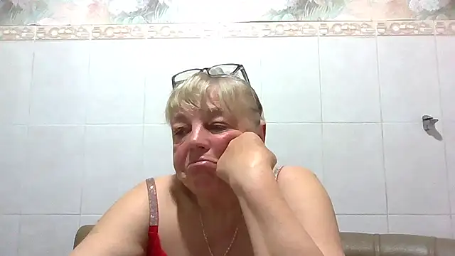 Snapshot of LinaLight88 chatting on April 25, 7:55 pm LinaLight88 online show from April 25, 7:55 pm