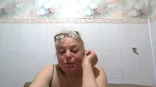Snapshot of LinaLight88 chatting on April 26, 9:34 pm LinaLight88 online show from April 26, 9:34 pm