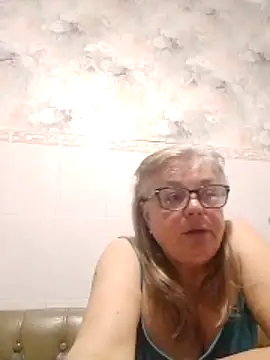 Snapshot of LinaLight88 chatting on May 14, 8:59 pm LinaLight88 online show from May 14, 8:59 pm