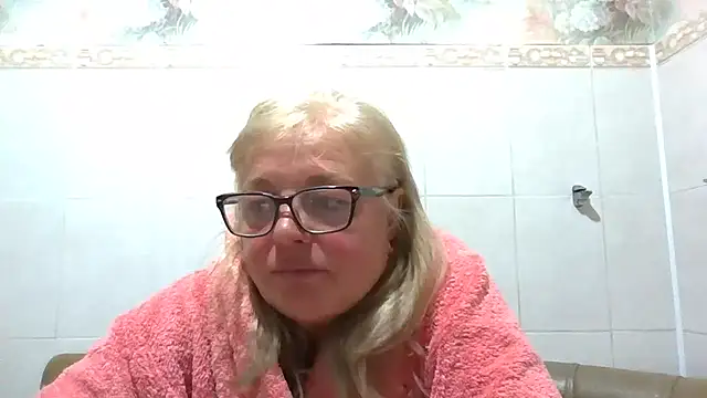 Snapshot of LinaLight88 chatting on May 29, 7:56 pm LinaLight88 online show from May 29, 7:56 pm