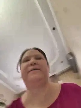 -Queen- online show from March 2, 6:03 am