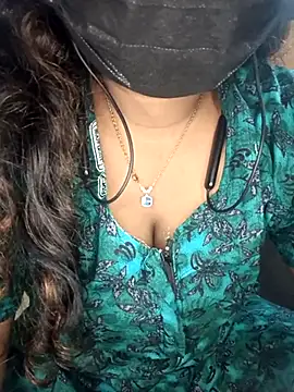 Snapshot of tamilsaisree chatting on July 2, 6:47 pm tamilsaisree online show from July 2, 6:47 pm