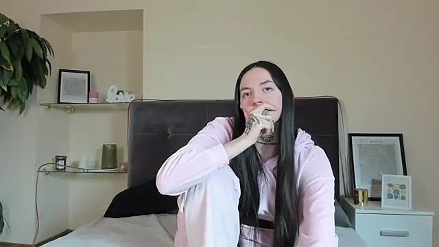 AdrianaCult online show from February 9, 6:23 pm