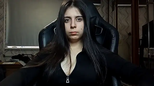 WaltraudPattie online show from February 10, 12:15 am