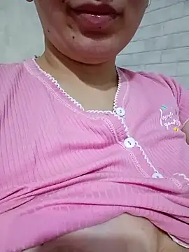 Emilyhomegirl1 online show from February 2, 11:25 pm