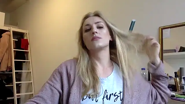 Snapshot of Mileriya chatting on December 19, 10:44 am Mileriya online show from December 19, 10:44 am