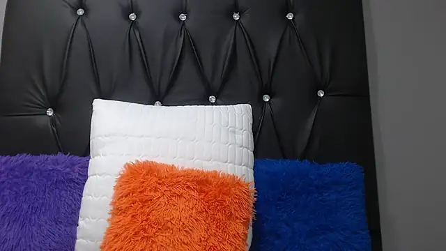 TemptingCloeXx online show from April 11, 5:39 pm