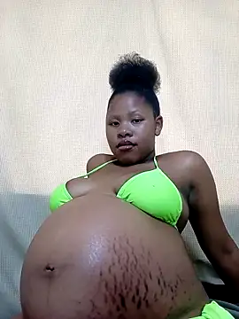 TemptingCloeXx online show from April 20, 11:24 am