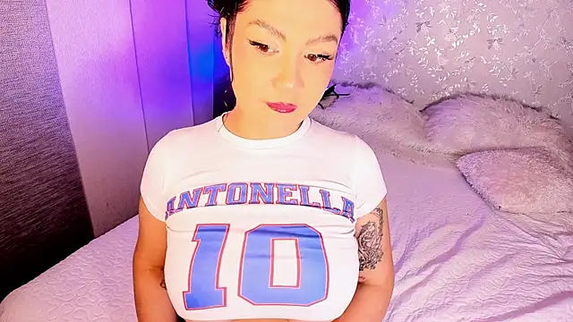 AntonellaFerrerr 1 online show from June 6, 2:27 am