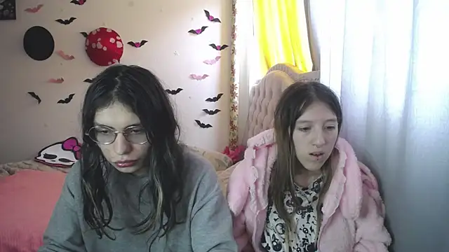 Briar y Blair online show from March 13, 4:13 pm