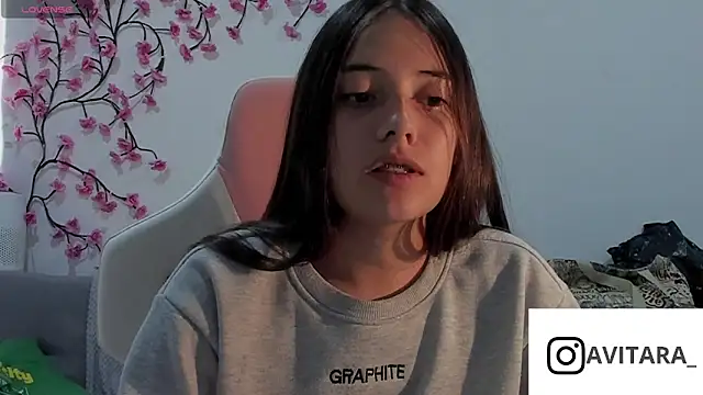 Snapshot of vanesita_ chatting on July 22, 7:49 pm vanesita online show from July 22, 7:49 pm