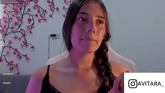 Snapshot of vanesita_ chatting on July 29, 7:01 pm vanesita online show from July 29, 7:01 pm