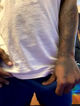 Snapshot of daddydarkskindikk chatting on December 20, 6:59 pm daddydarkskindikk online show from December 20, 6:59 pm