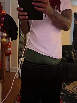 Snapshot of daddydarkskindikk chatting on February 24, 8:40 pm daddydarkskindikk online show from February 24, 8:40 pm