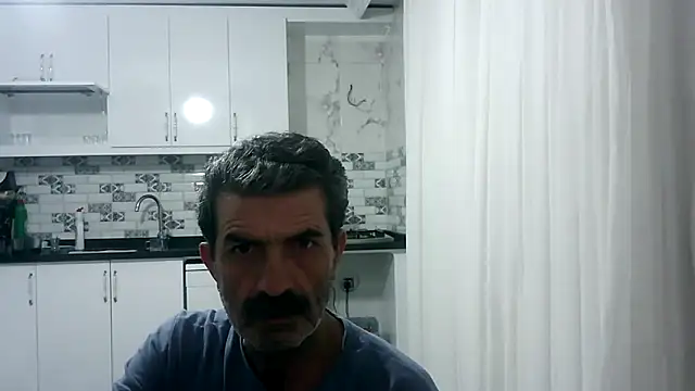 Snapshot of kobra21turki chatting on April 18, 8:09 pm kobra21turki online show from April 18, 8:09 pm