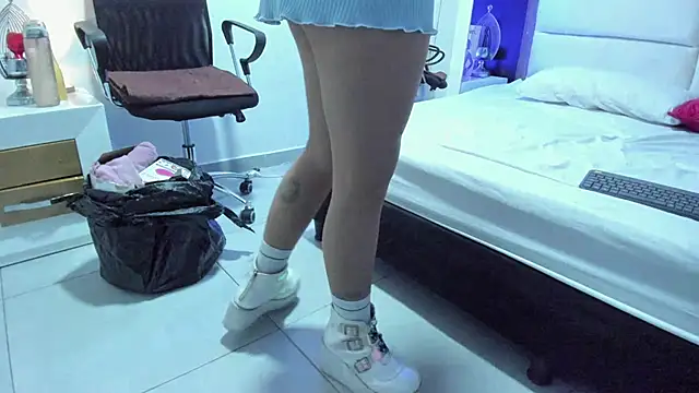 Snapshot of JuliMonroe19 chatting on February 17, 12:45 pm JuliMonroe19 online show from February 17, 12:45 pm