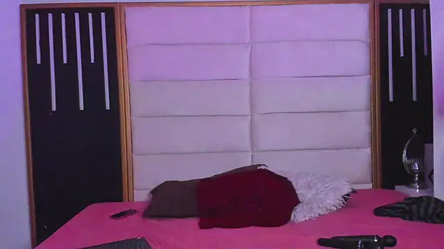 JuliMonroe19 online show from March 12, 1:17 pm