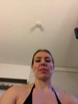 Snapshot of Natalia_Fit chatting on May 25, 5:13 am Natalia Fit online show from May 25, 5:13 am