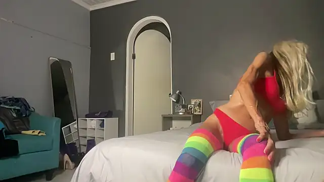 siennadiamond online show from February 3, 1:26 am