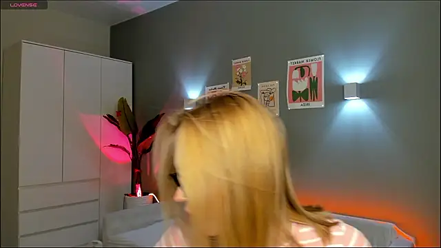 Snapshot of Aurelia_Voss chatting on February 4, 7:53 pm Aurelia Voss online show from February 4, 7:53 pm