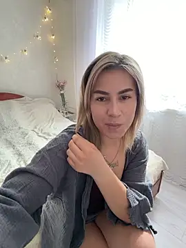 Roxi Joy online show from March 19, 10:41 am