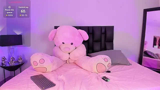 Snapshot of Kloebaby_ chatting on February 5, 8:35 pm Kloebaby online show from February 5, 8:35 pm