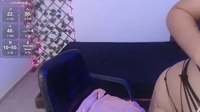 Snapshot of latin_mommy_ chatting on December 20, 1:40 pm latin mommy online show from December 20, 1:40 pm