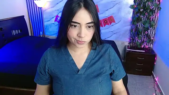 Snapshot of latin_mommy_ chatting on February 21, 2:07 pm latin mommy online show from February 21, 2:07 pm