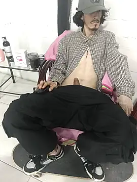 sk8-boy online show from April 18, 2:43 pm