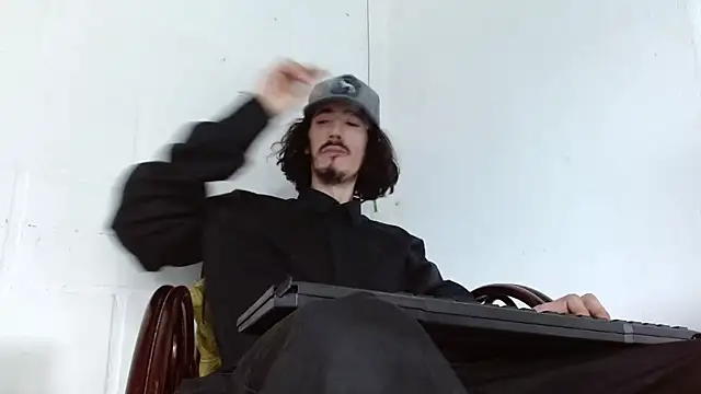 Snapshot of sk8-boy chatting on June 19, 3:38 pm sk8-boy online show from June 19, 3:38 pm