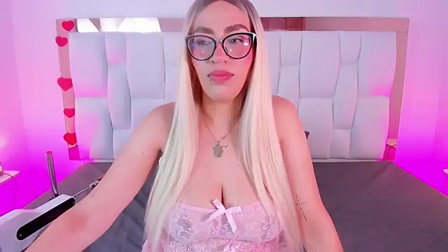 CamilleJuicy  online show from April 6, 12:50 pm