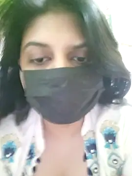 Snapshot of love_bitessss chatting on January 8, 8:38 am love bitessss online show from January 8, 8:38 am