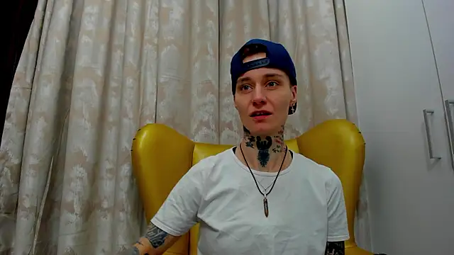 Snapshot of KennyXSX chatting on February 16, 4:47 pm KennyXSX online show from February 16, 4:47 pm